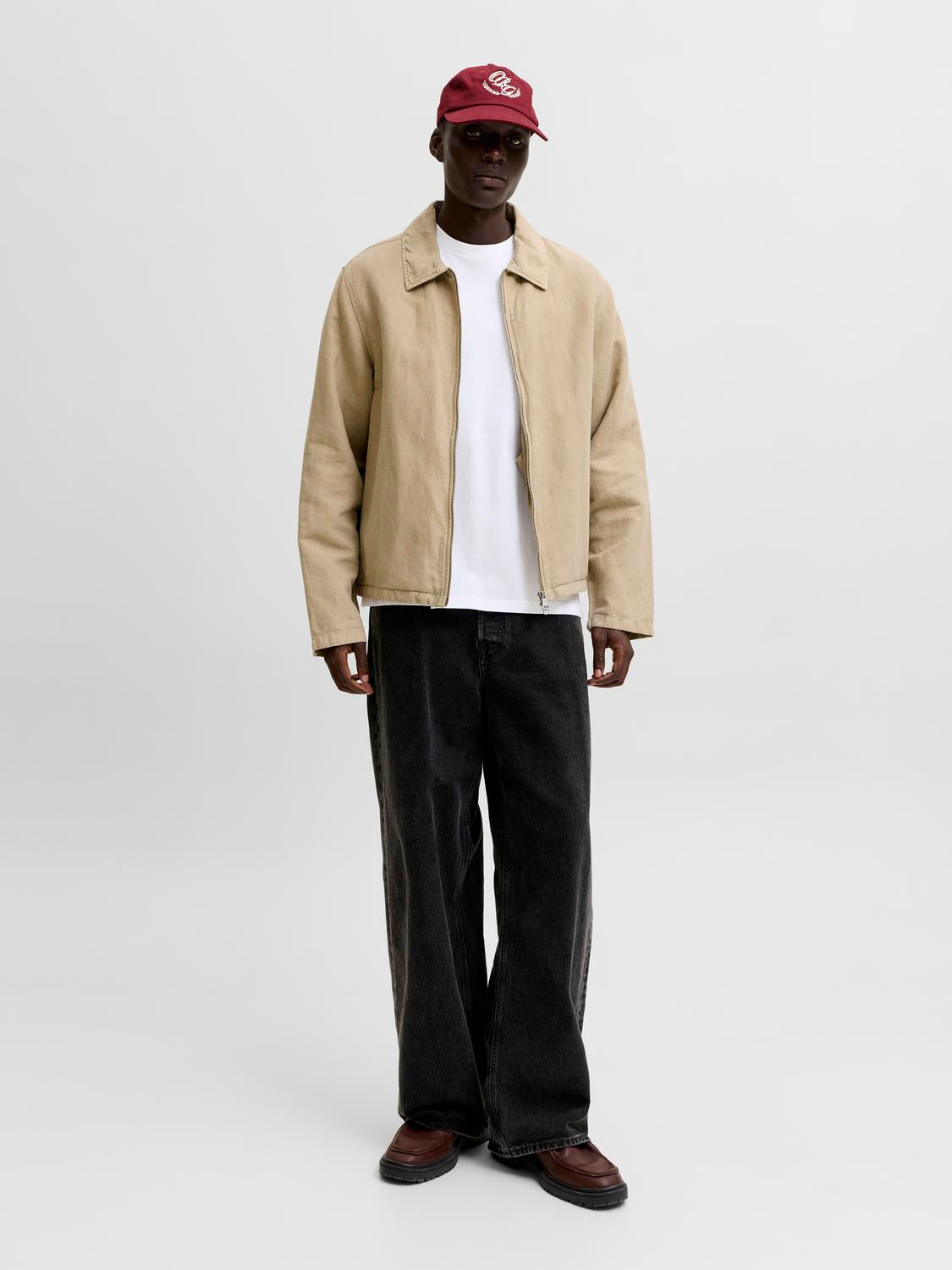model_shot-front_full